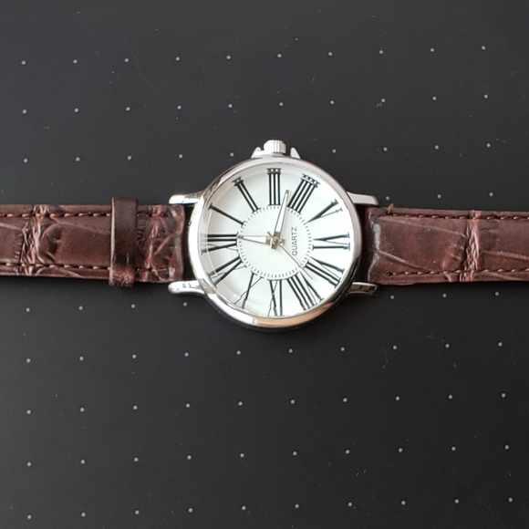 QUARTZ MOVEMENT WOMEN'S WATCH - Picture 4 of 6